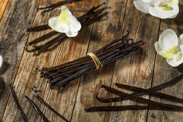 Wall Mural - Organic Raw Madagascar Vanilla Beans