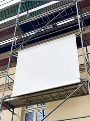 Wall Mural - Gerüstbanner mit Platz für Bannerwerbung an der Hausfassade