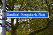 Kardinal-Hengsbach-Platz, Straßenschild, Essen, Ruhrgebiet,  Nordrhein-Westfalen, Deutschland, Europa