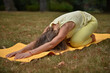 © Natalje Dietrich - A middle-aged woman is doing yoga in the park