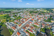 Luftaufnahme von Vilsbiburg im Landkreis Landshut, Ausblick auf das Stadtzentrum rund um den Stadtplatz