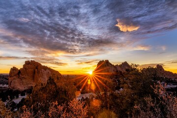 Canvas Print - View of a mountain range illuminated by the setting sun under a cloudy sky