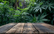 Rustikaler Holztisch mit Freiraum und mit Cannabis-Pflanzen im Hintergrund - Produkt Präsentation
