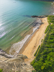 Wall Mural - Imagem aérea de drone da praia do morro, condomínio Aldeia da Praia e Praia da Cerca em Guarapari. Linda cidade turística no sul do Espírito Santo, região tropical do Brasil.