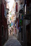 Fototapeta Uliczki - A scenic view of a narrow street, Piran