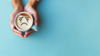 © vitor - Uma mulher segurando uma caneca de café com um rosto triste