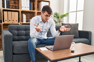 Poster - Young hispanic man psychologist having online session at psychology clinic