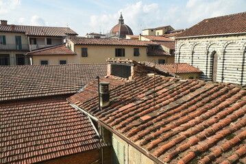 Toits de tuiles à Pistoia en Toscane. Italie