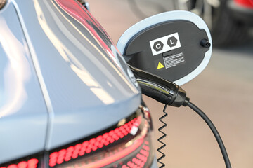 Canvas Print - auto voiture electrique recharge borne station chargement batterie autonomie electricité