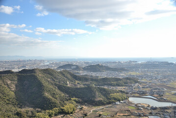 Wall Mural - 兵庫県・高砂市高御座山の山頂から冬の午後、霞の風景