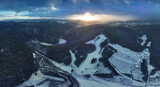 Fototapeta Fototapety na ścianę - Lot nad Tyliczem o zachodzie słońca zimą. Zimowy krajobraz.