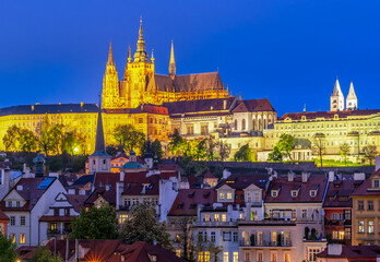 Canvas Print - Prague Castle with St. Vitus Cathedral over Lesser town (Mala Strana) at night, Czech Republic