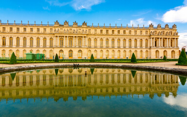 Wall Mural - Versailles palace and gardens in spring outside Paris, France