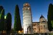 Nächtlicher Glanz des Schiefen Turms: Pisas architektonisches Juwel erleuchtet