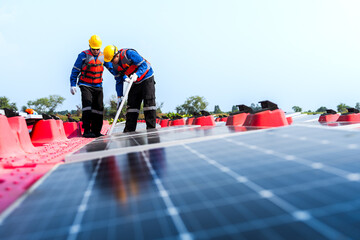 Photovoltaic engineers work on floating photovoltaics. workers Inspect and repair the solar panel equipment floating on water. Engineer working setup Floating solar panels Platform system on the lake.