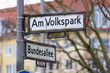 Straßenschild Am Volkspark Ecke Bundesallee, Berlin Wilmersdorf