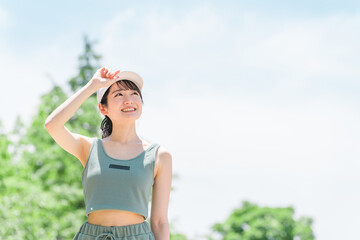 Poster - 公園で運動・トレーニング・ウォーキングする女性
