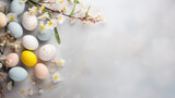 Fototapeta  - Minimalistyczne jasne tło na życzenia Wielkanocne. Alleluja - Wesołych świąt Wielkiej Nocy. Jajka, koszyczek, kwiaty i inne wiosenne dekoracje.
