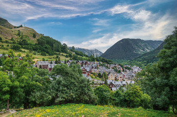 Uña or Unha is a Spanish town belonging to the Alto Arán municipality, in the Catalan region of Valle de Aran.Lerira. Spain