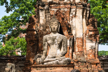 Wall Mural - Ayutthaya,Thailand - September,17, 2023:  Broken Buddha statues in Wat Mahathat, Ayutthaya, Thailand