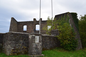 Poster - castle ruin above small town Ulmen in autumn