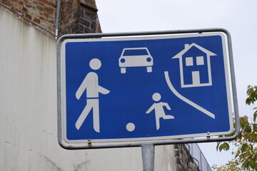 pedestrian zone sign