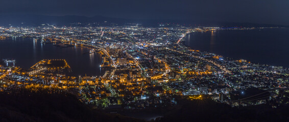 Wall Mural - 日本　北海道函館市にある函館山展望台から見える市街地の夜景と津軽海峡