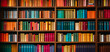 Bibliothèques remplies de livres colorés