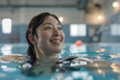 プールで運動している日本人女性
