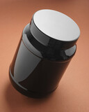 Fototapeta Desenie - Czarny pojemnik plastikowy, opakowanie na leki, tabletki lub odrzywkę.