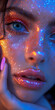 Frauen Gesicht mit edlen glitzer Make up in blau und lila und lange Fingernägel für Poster als Nahaufnahme, ai generativ