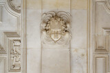Fototapeta  - Plafond sculpté avec visage en pierre de taille à La Rochelle 