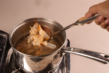 The Process of Making Stock from Shrimp Heads and Shells.