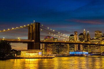 Wall Mural - Brooklyn Bridge and Manhattan at night