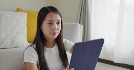 Canvas Print - Woman use tablet computer at home