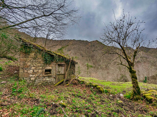 Wall Mural - Old shepherd's hut at Raigosu valley, Laviana municipality, Asturias, Spain