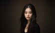 © NOS Inc. - 正面を向いた女性