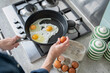 © Cultura Creative - Close-up of man breaking egg into pan