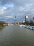 Fototapeta Paryż - La Seine et la Tour Eiffel à Paris en hiver