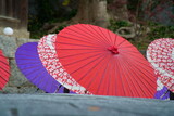 Fototapeta Dziecięca - 八幡宮境内に飾られた色とりどりの番傘