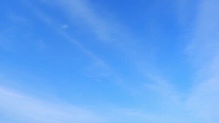 Wall Mural - 4K : Blue sky timelapse - time-lapse of the dynamic blue sky and its graceful cloud choreography. Nature and weather concept. Loop of sky background.

