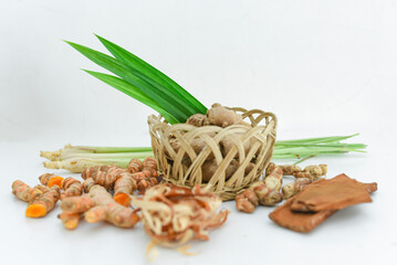 Wall Mural - ginger, cinnamon, turmeric, galangal, pandan leaves, lemongrass on a white background