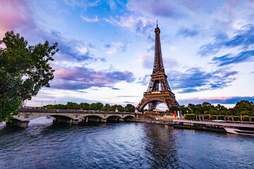 Wall Mural - Panoramic view of Eiffel Tower, Pont d'lena, and Seine River in Paris, France