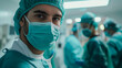 Chirurgen im Operationssaal mit Maske