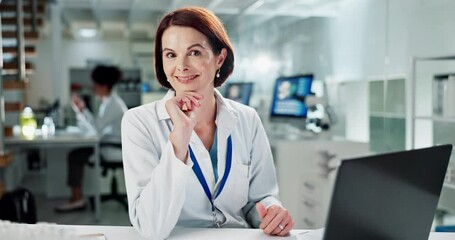 Aufkleber - mature woman, scientist and laptop in laboratory with face for data analysis, pharma research and sm