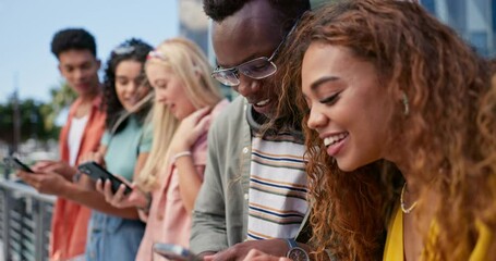 Aufkleber - Group, students and smartphone for texting at university, mobile app and share with post, meme or web blog. Friends, men and women with phone for social media at college with connectivity in Atlanta