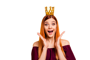 Canvas Print - Lady with the surprised face and crown on her head opened her mouth and eyes wide, holding hands near her cheeks isolated on yellow background