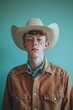 © Loktor - Retraro aislado joven cowboy con fondo azul, chico del sur de estados unidos posando con sombrero de vaquero, adolescente redneck