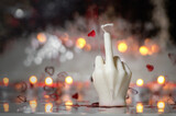 Fototapeta Tęcza - Biała świeczka w kształcie dłoni