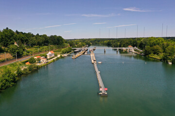 Wall Mural - view of the Boissise le Roi lock in Seine et Marne